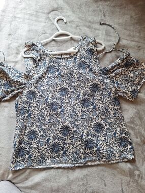 H&M White and Blue Cold-Shoulder Floral Top with Shoulder Ties